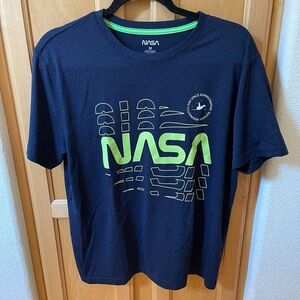 Men’s Nasa Navy Blue and Green Graphic T-shirt size medium
